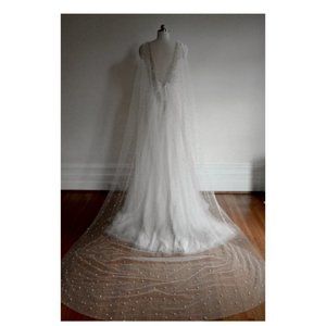 NWOT Pearl cape veil